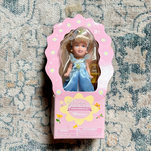 BRAND NEW Early 2000s Disney Princess Tiny Cinderella Disney Store Exclusive - Picture 1 of 4